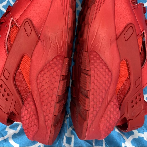 Nike Men’s size 7.5 Air Huarache Triple Red Low top classic premium sneakers og - Picture 11 of 11